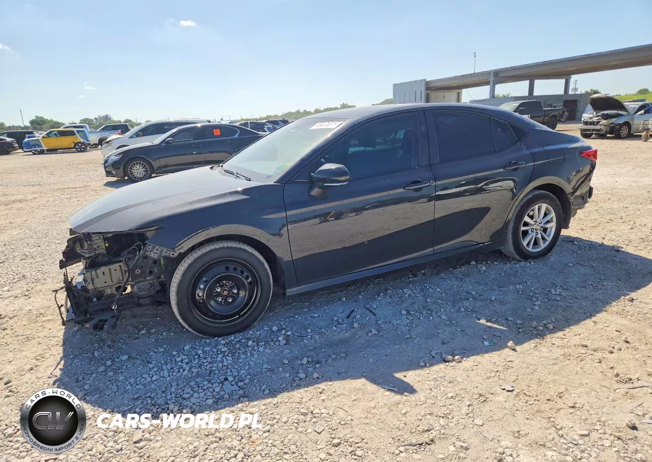 2025 Toyota Camry Le – zdjęcie 1 z 13