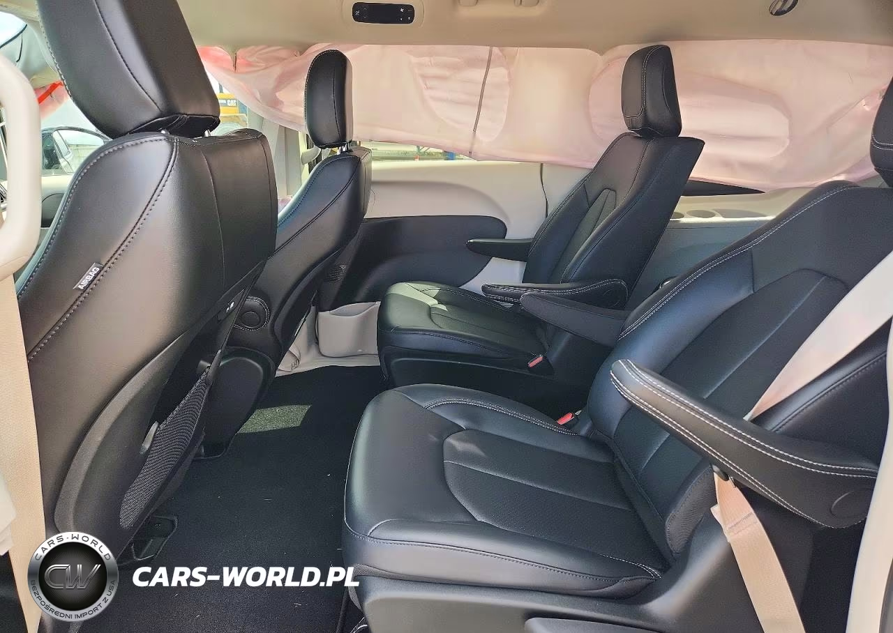 2024 Chrysler Pacifica Hybrid Select VIN:2C4RC1S78RR202537 - 11