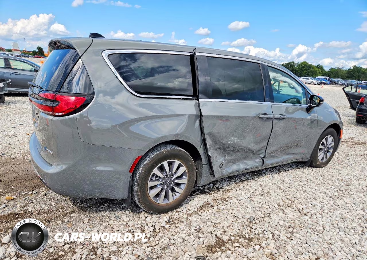 2024 Chrysler Pacifica Hybrid Select VIN:2C4RC1S78RR202537 - 3