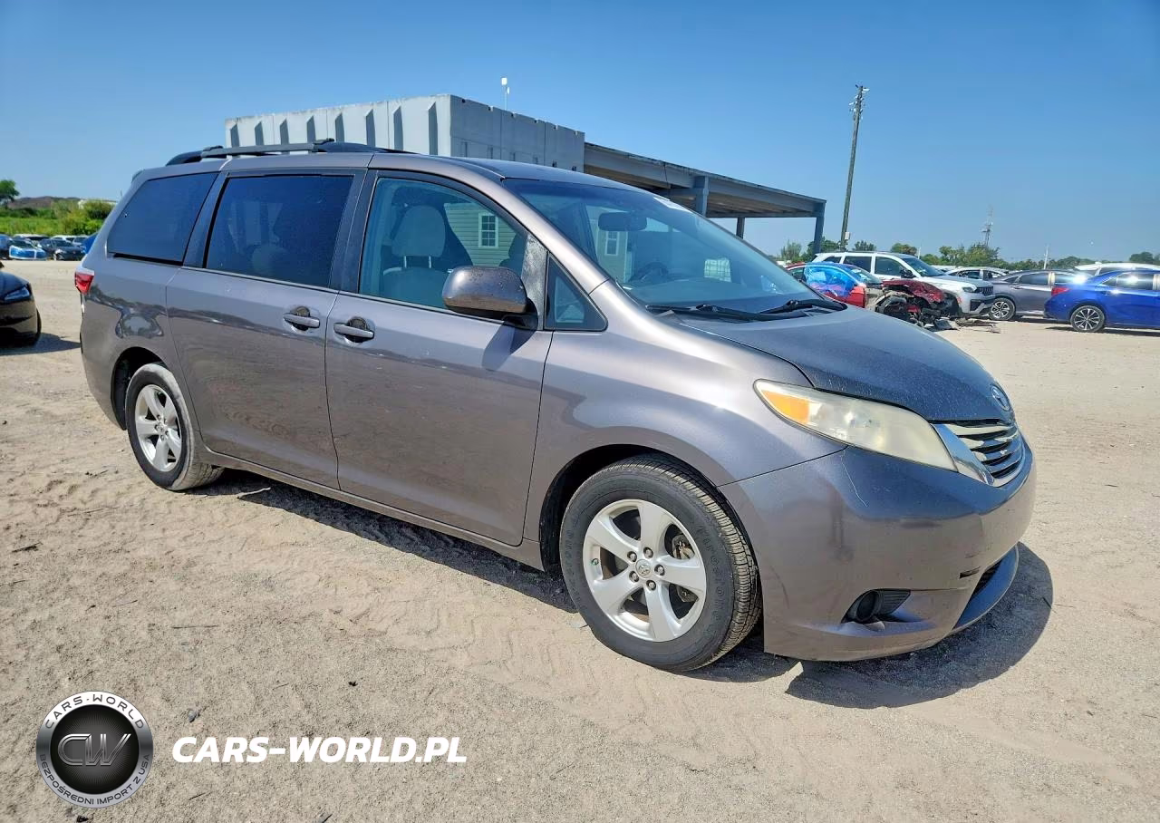 2017 Toyota Sienna Le VIN:5TDKZ3DC0HS870196 - 4
