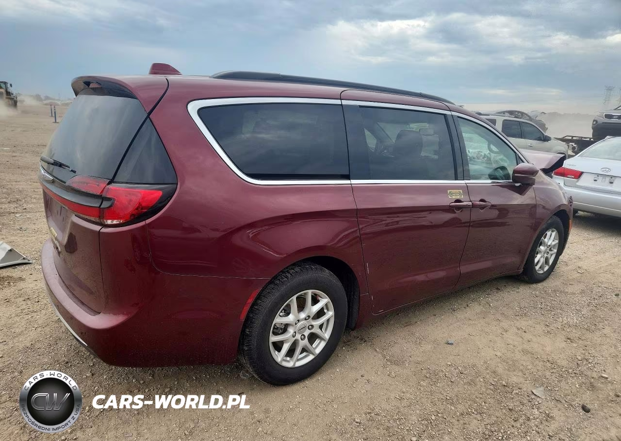 2022 Chrysler Pacifica Touring L VIN:2C4RC1BGXNR154548 - 3