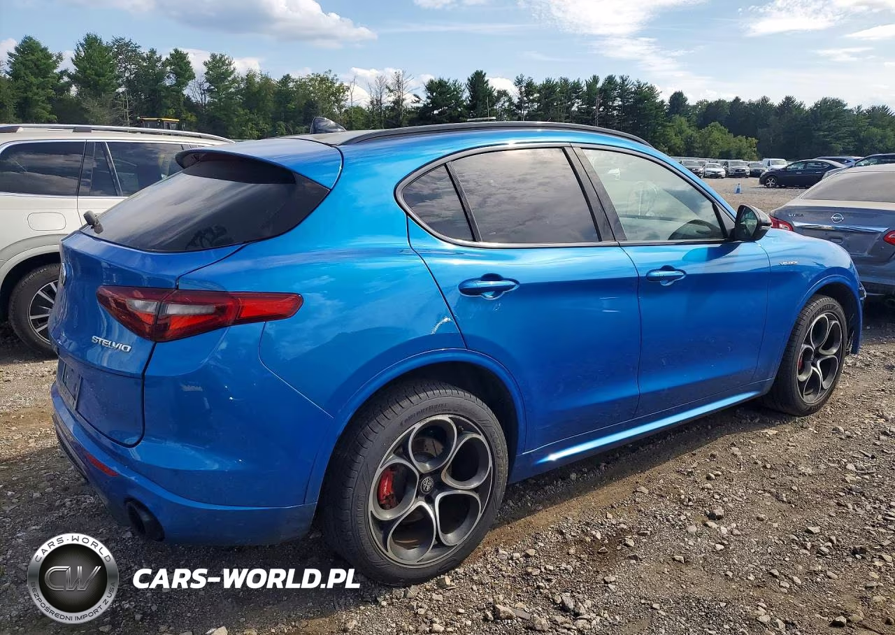 2022 Alfa Romeo Stelvio Ti VIN:ZASPAKBN2N7D29756 - 3