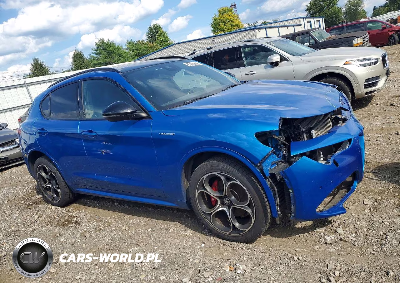 2022 Alfa Romeo Stelvio Ti VIN:ZASPAKBN2N7D29756 - 4