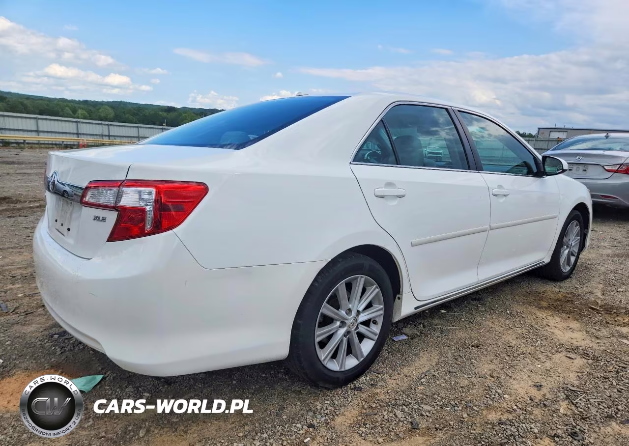 2014 Toyota Camry Xle VIN:4T4BF1FK8ER391843 - 3