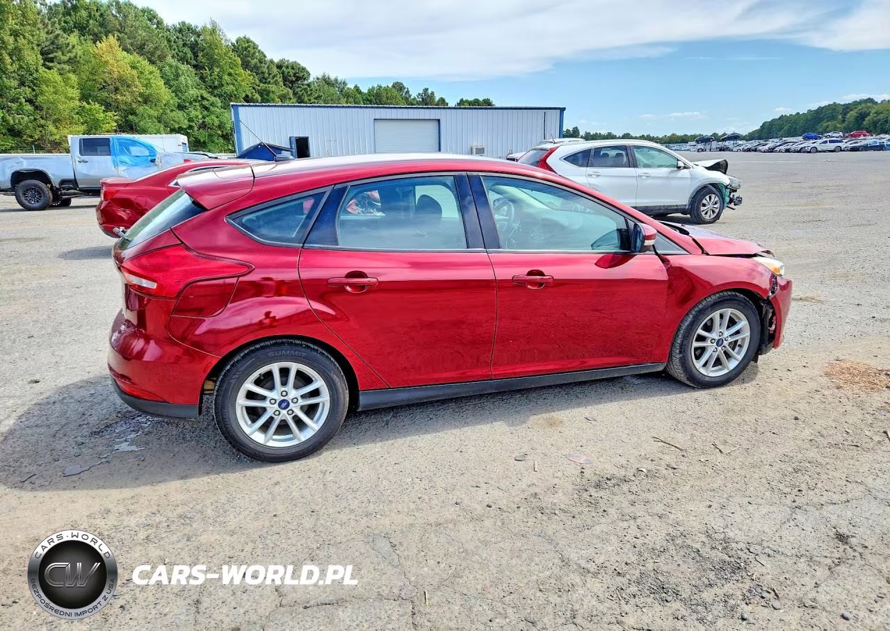 2017 Ford Focus Se VIN:1FADP3K2XHL317717 - 3