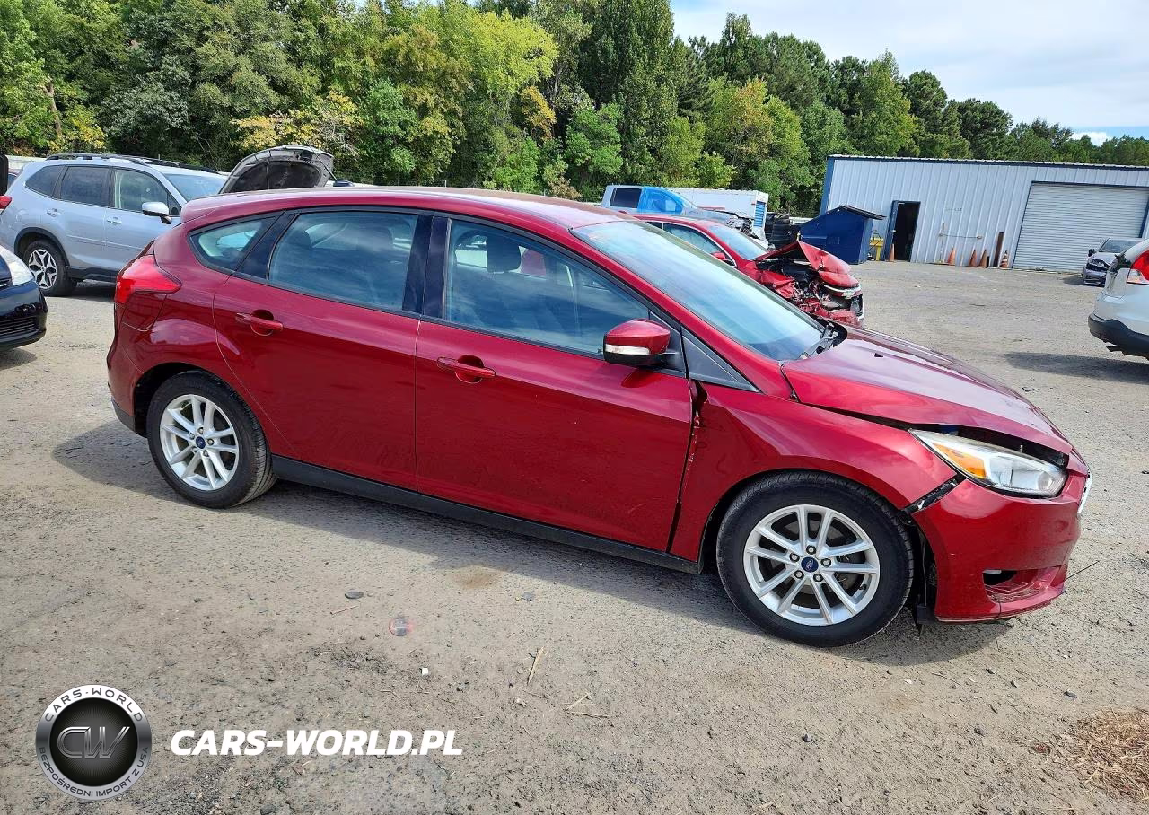 2017 Ford Focus Se VIN:1FADP3K2XHL317717 - 4