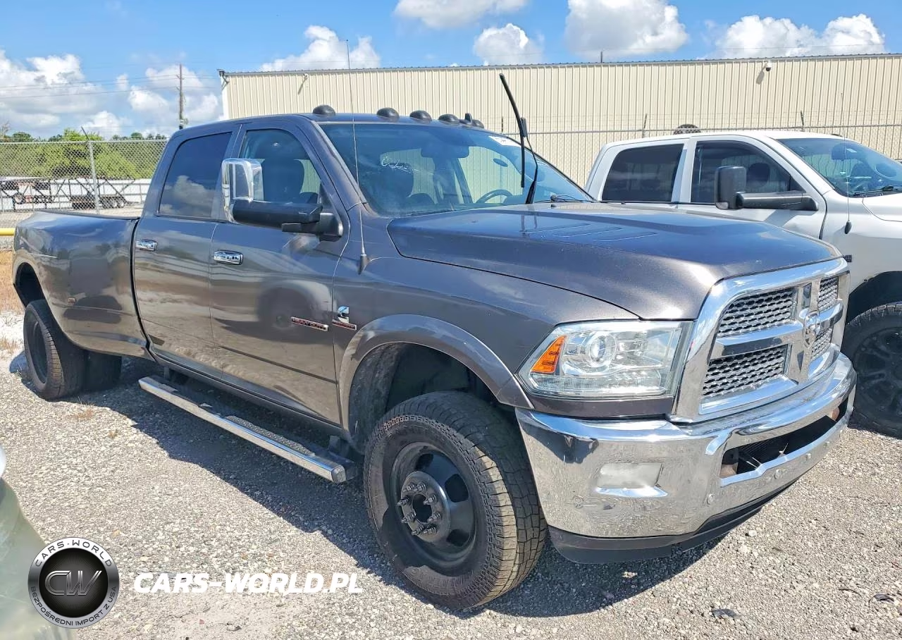 2017 Ram 3500 Laramie VIN:3C63RRJL7HG566395 - 4