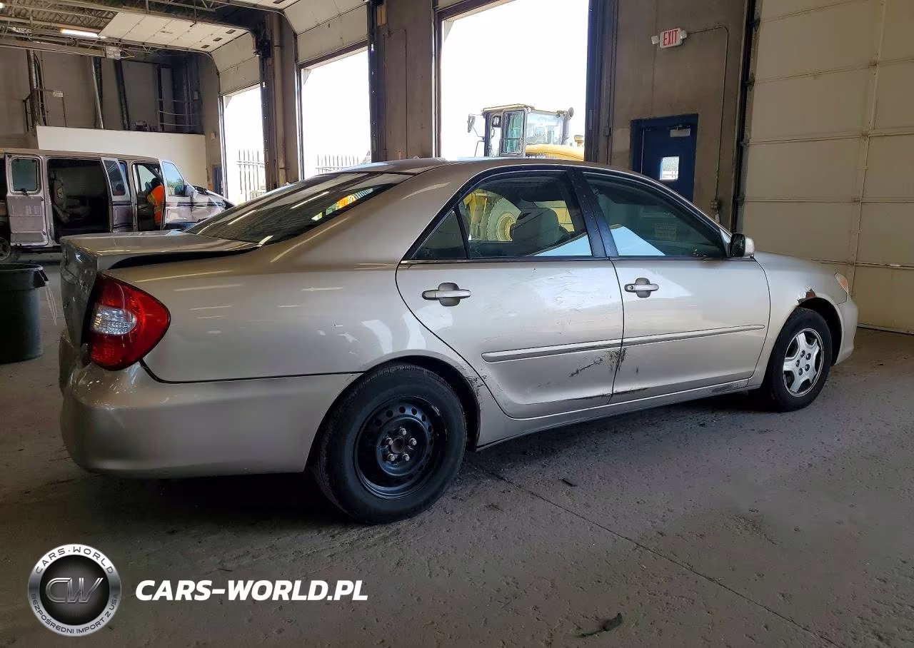 2002 Toyota Camry Le VIN:4T1BE32K22U033650 - 3