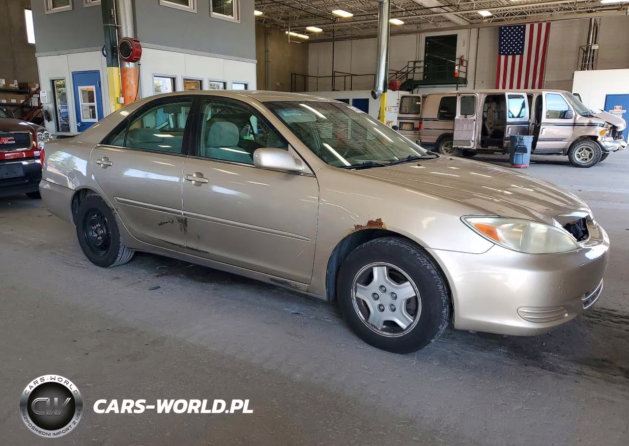 2002 Toyota Camry Le VIN:4T1BE32K22U033650 - 4