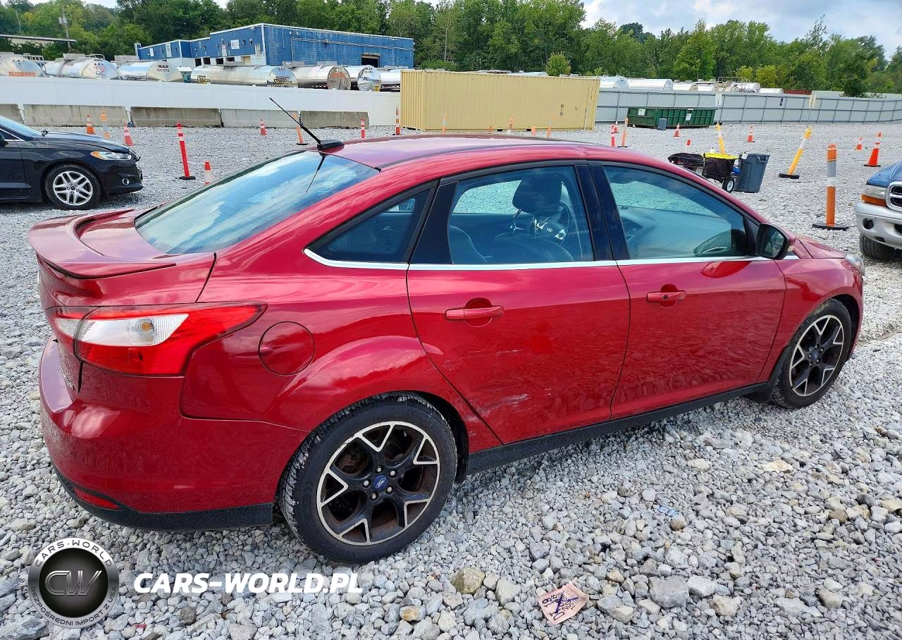 2012 Ford Focus Titanium VIN:1FAHP3J21CL167086 - 3