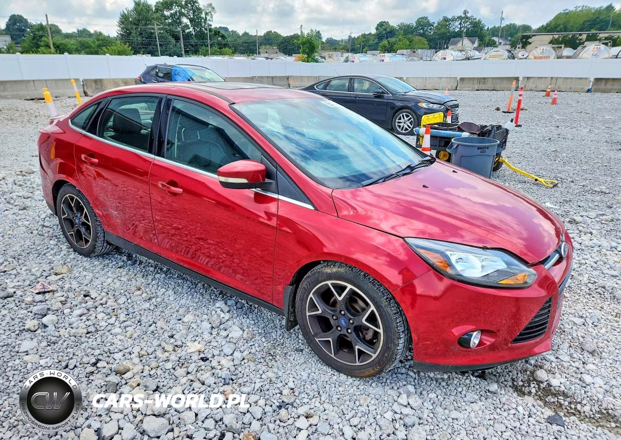 2012 Ford Focus Titanium VIN:1FAHP3J21CL167086 - 4