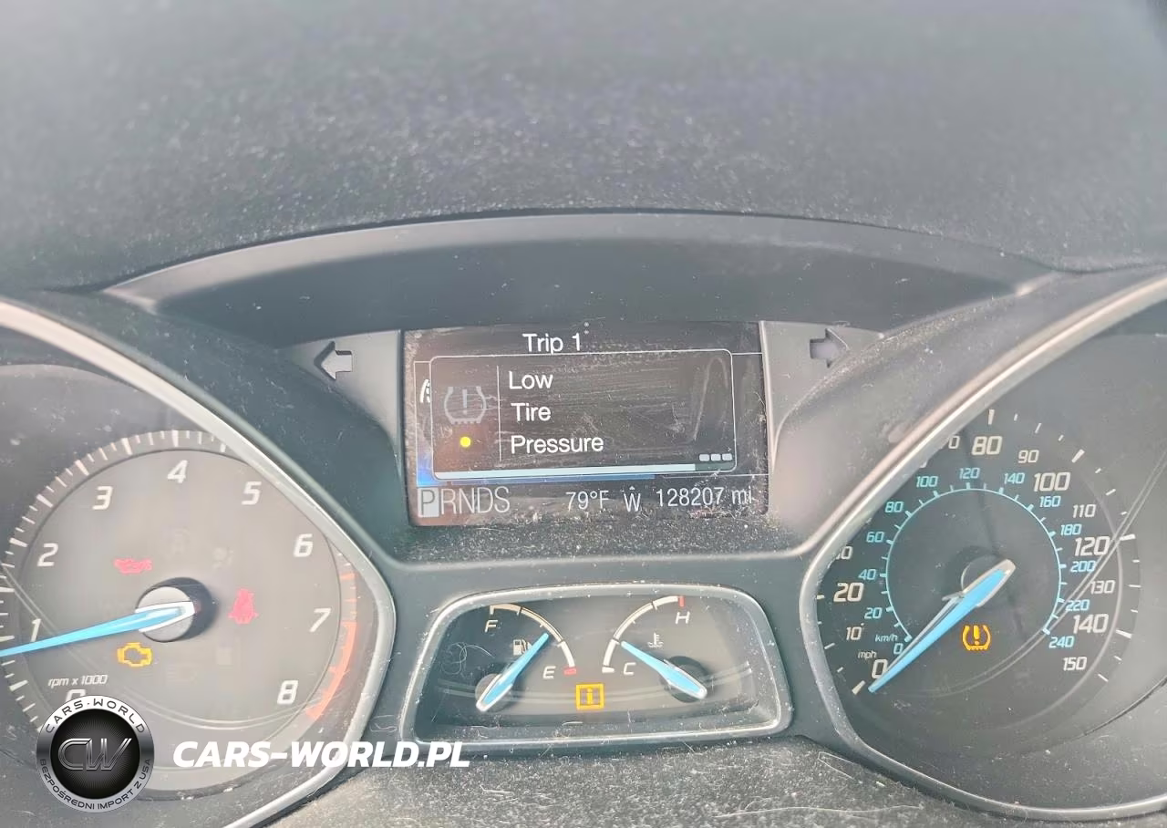 2012 Ford Focus Titanium VIN:1FAHP3J21CL167086 - 9