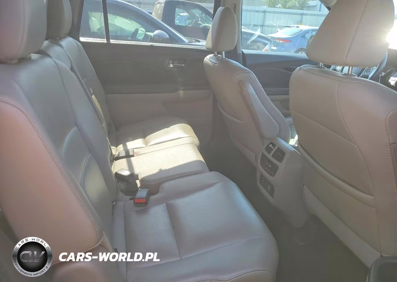 2018 Honda Pilot Touring VIN:5FNYF5H94JB003892 - 11