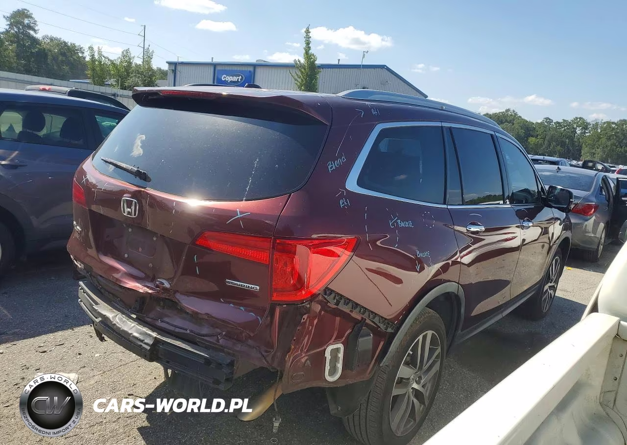 2018 Honda Pilot Touring VIN:5FNYF5H94JB003892 - 3