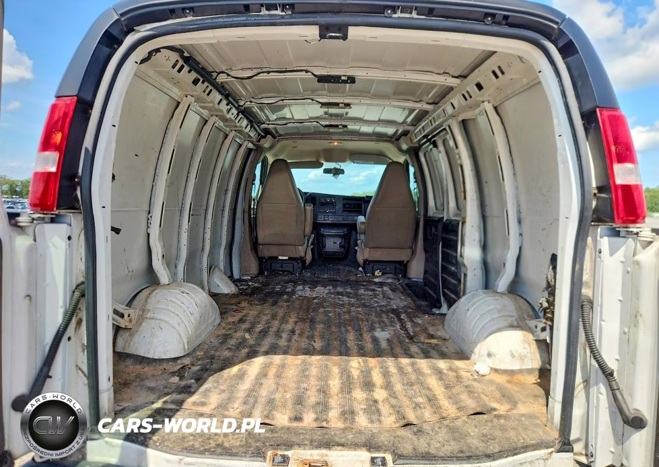 2019 Chevrolet Express 2500 Cargo Delivery Van VIN:1GCWGAFP0K1369535 - 10