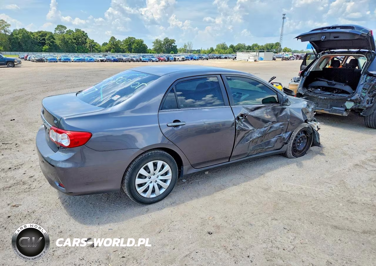 2013 Toyota Corolla Le VIN:5YFBU4EE7DP118843 - 3