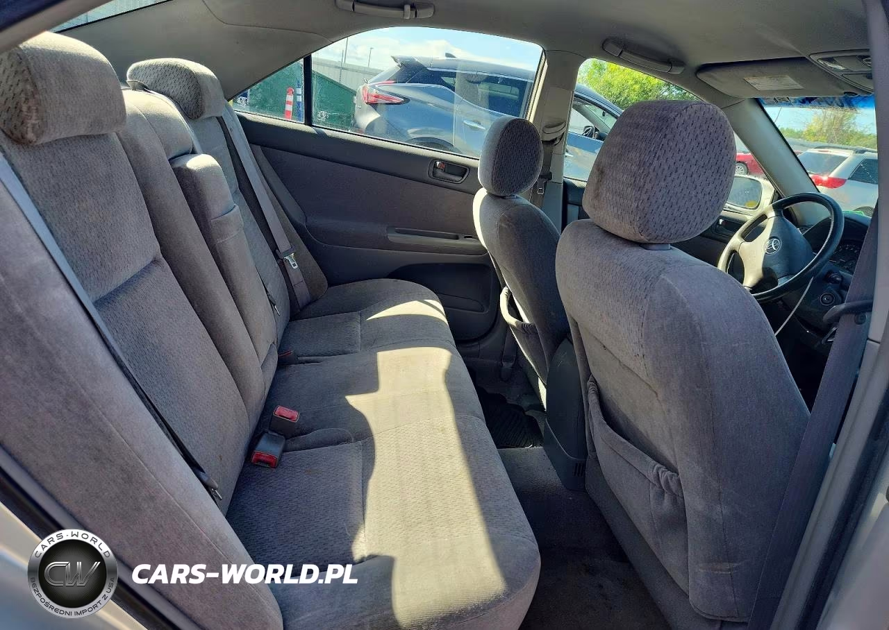 2004 Toyota Camry Le VIN:JTDBE32K440260563 - 10