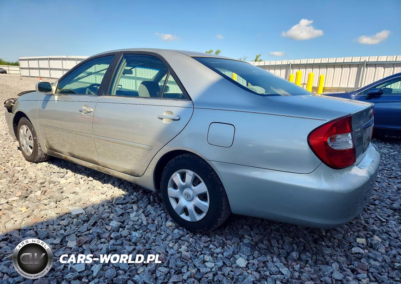 2004 Toyota Camry Le VIN:JTDBE32K440260563 - 2