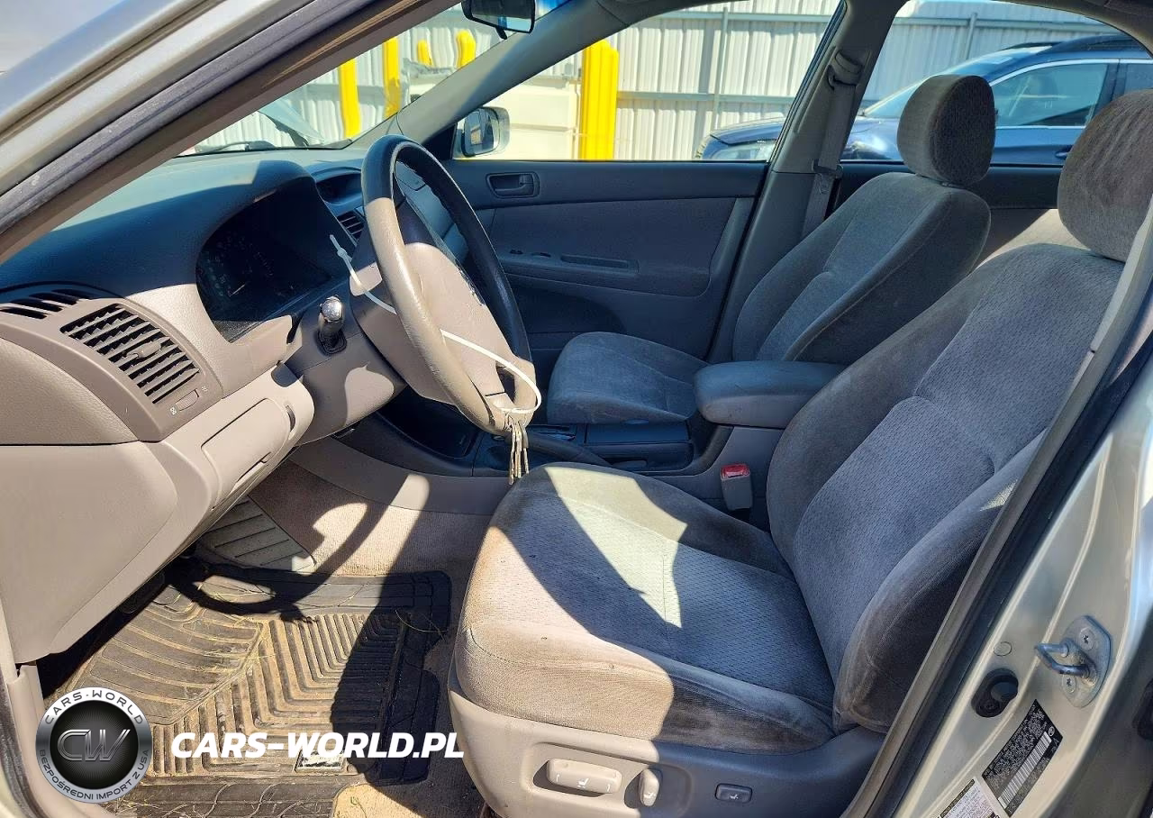 2004 Toyota Camry Le VIN:JTDBE32K440260563 - 7