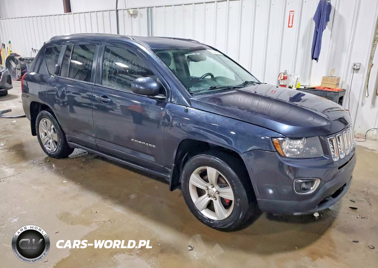 2015 Jeep Compass Latitude VIN:1C4NJCEA6FD241357 - 4
