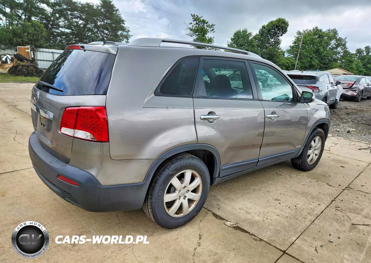 2013 Kia Sorento Lx VIN:5XYKTDA25DG348772 - 3