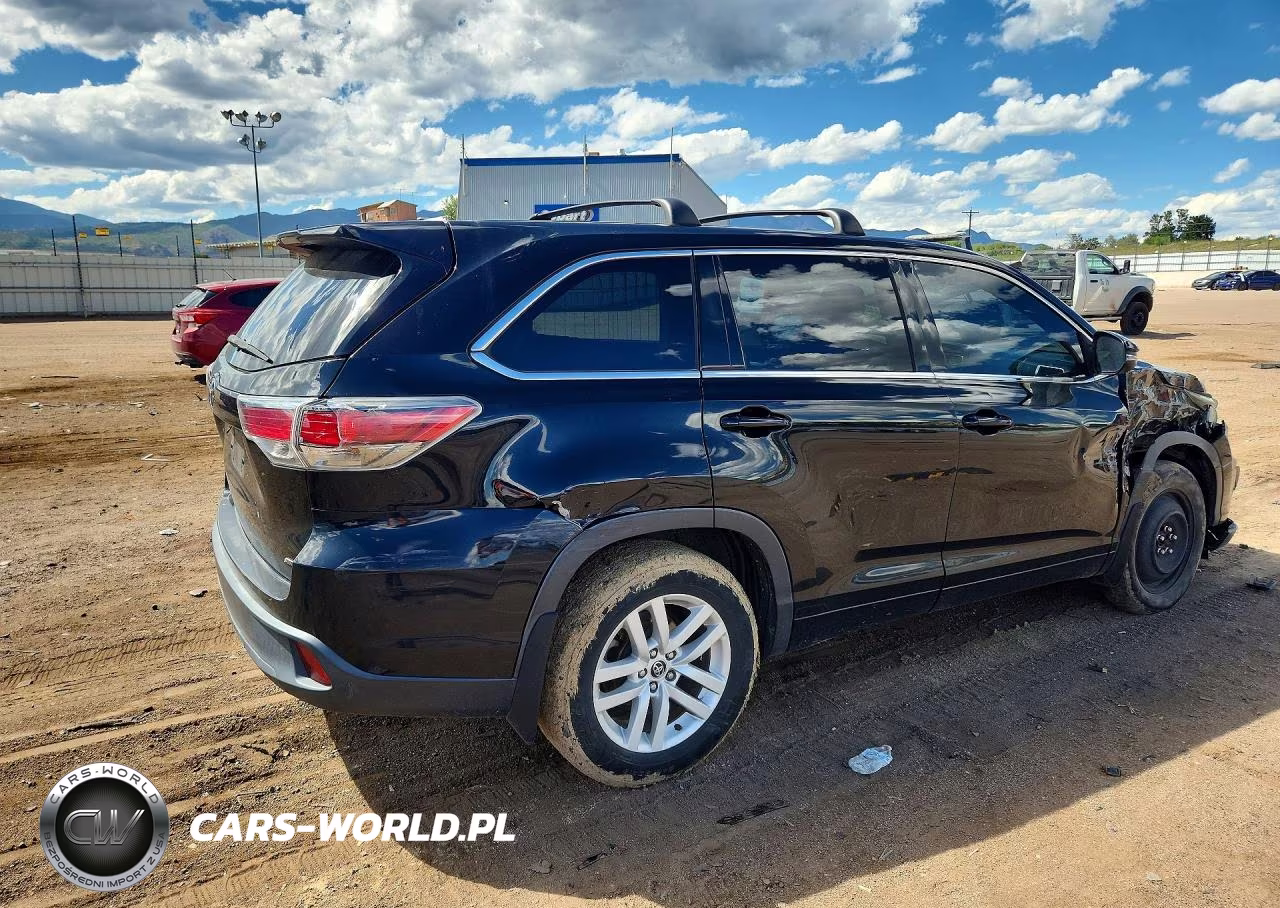2016 Toyota Highlander Le VIN:5TDBKRFH1GS240220 - 3