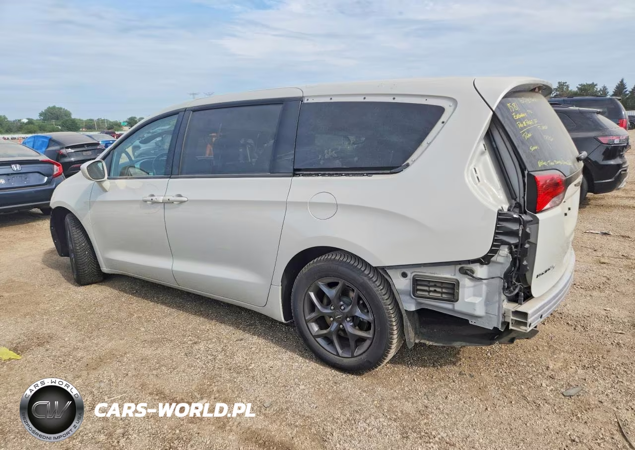 2019 Chrysler Pacifica Touring Plus VIN:2C4RC1FG7KR609281 - 2