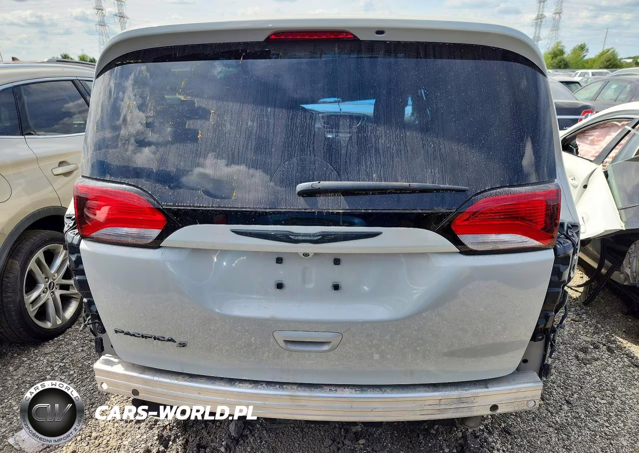 2019 Chrysler Pacifica Touring Plus VIN:2C4RC1FG7KR609281 - 6