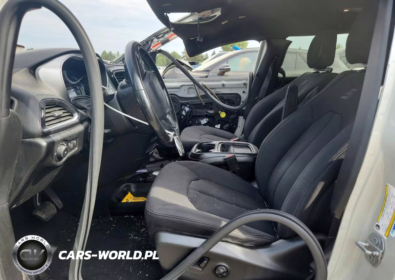 2019 Chrysler Pacifica Touring Plus VIN:2C4RC1FG7KR609281 - 7