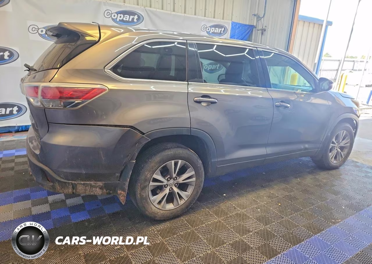 2015 Toyota Highlander Le VIN:5TDBKRFH8FS201378 - 3