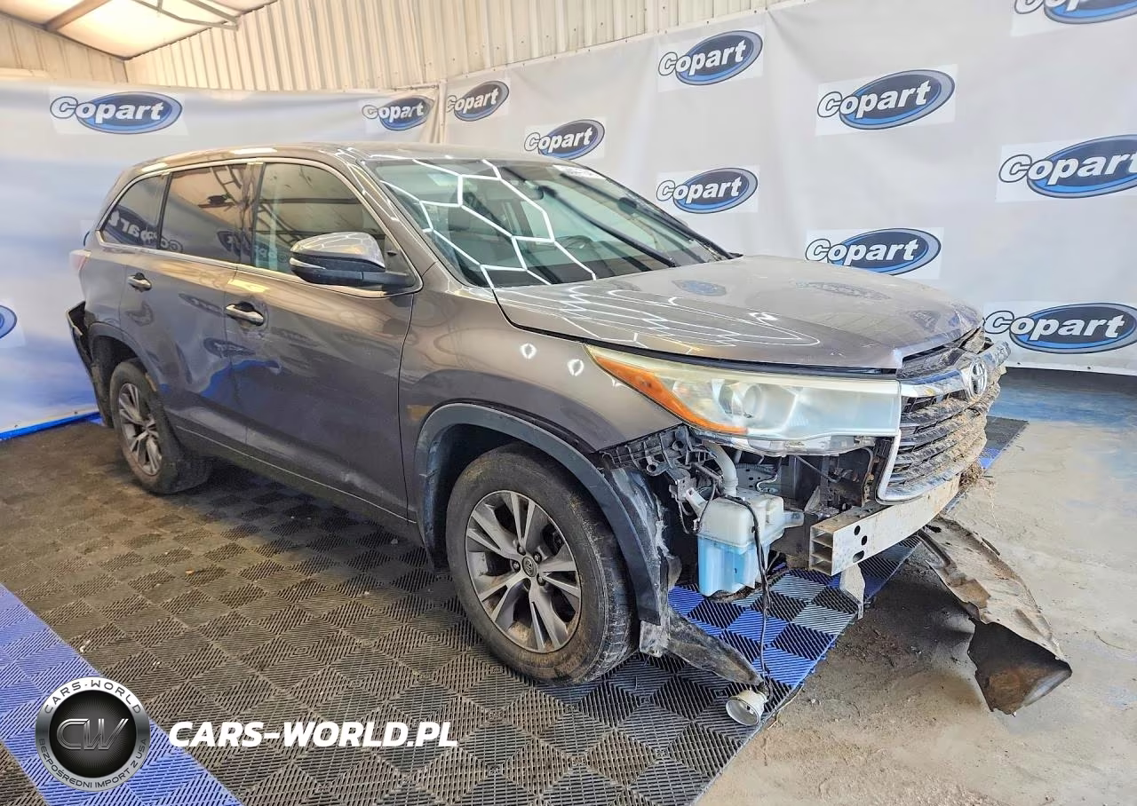 2015 Toyota Highlander Le VIN:5TDBKRFH8FS201378 - 4