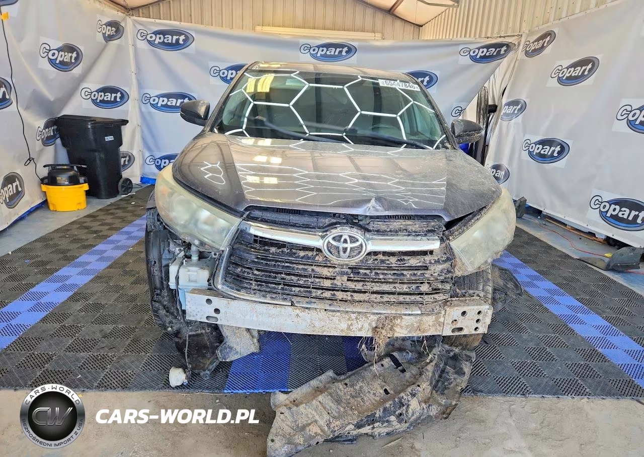 2015 Toyota Highlander Le VIN:5TDBKRFH8FS201378 - 5