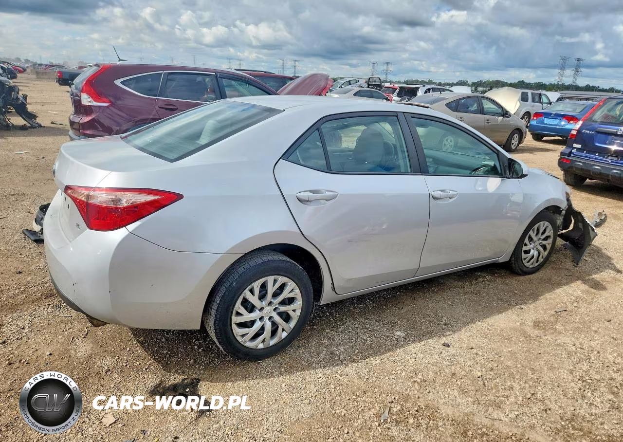2017 Toyota Corolla Le VIN:5YFBURHEXHP690990 - 3