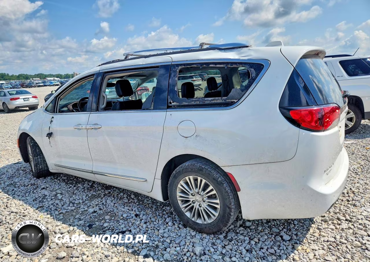 2018 Chrysler Pacifica Touring L VIN:2C4RC1BG0JR125795 - 2
