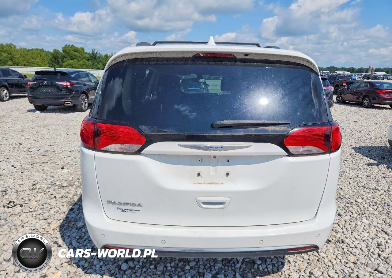 2018 Chrysler Pacifica Touring L VIN:2C4RC1BG0JR125795 - 6