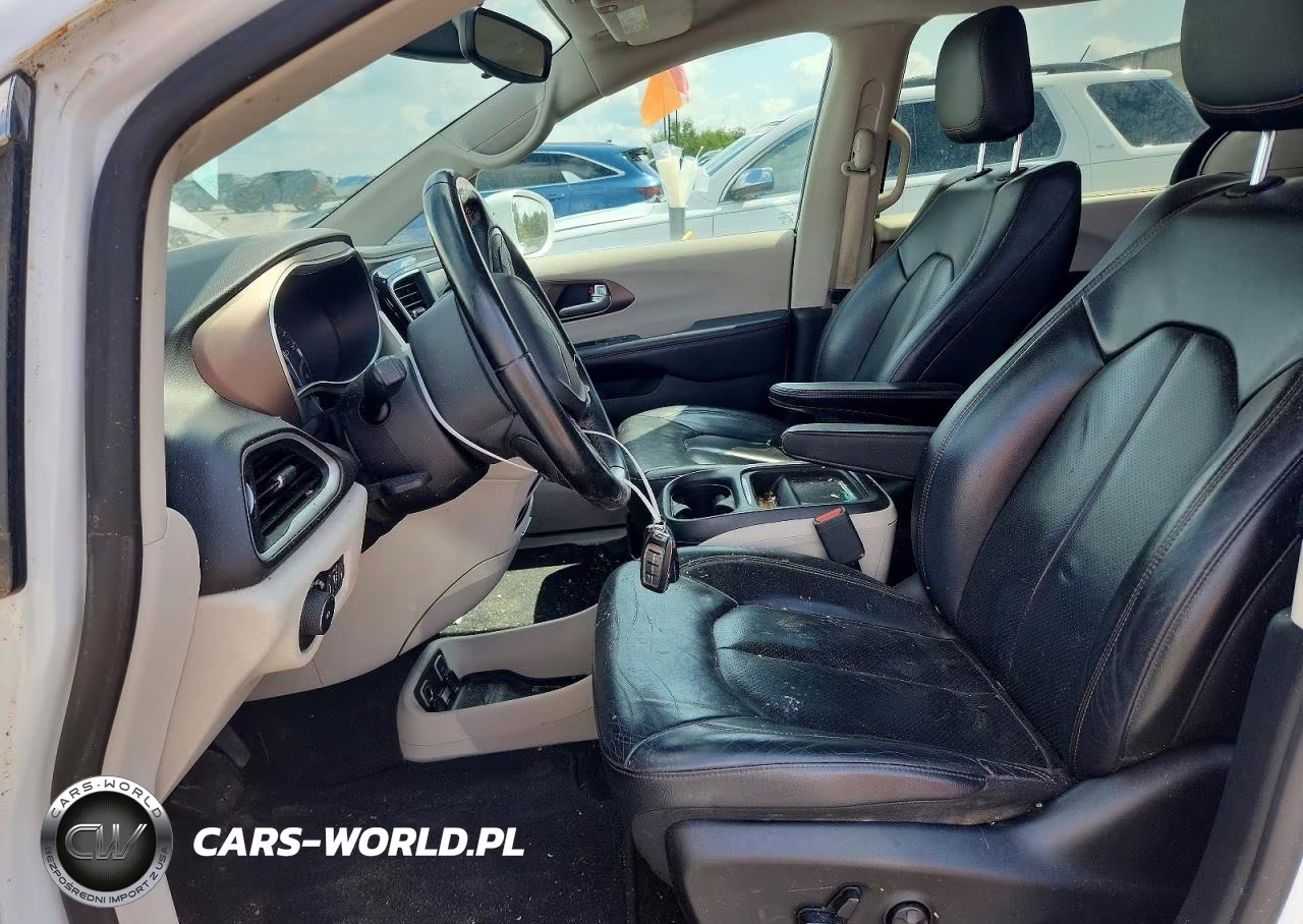 2018 Chrysler Pacifica Touring L VIN:2C4RC1BG0JR125795 - 7