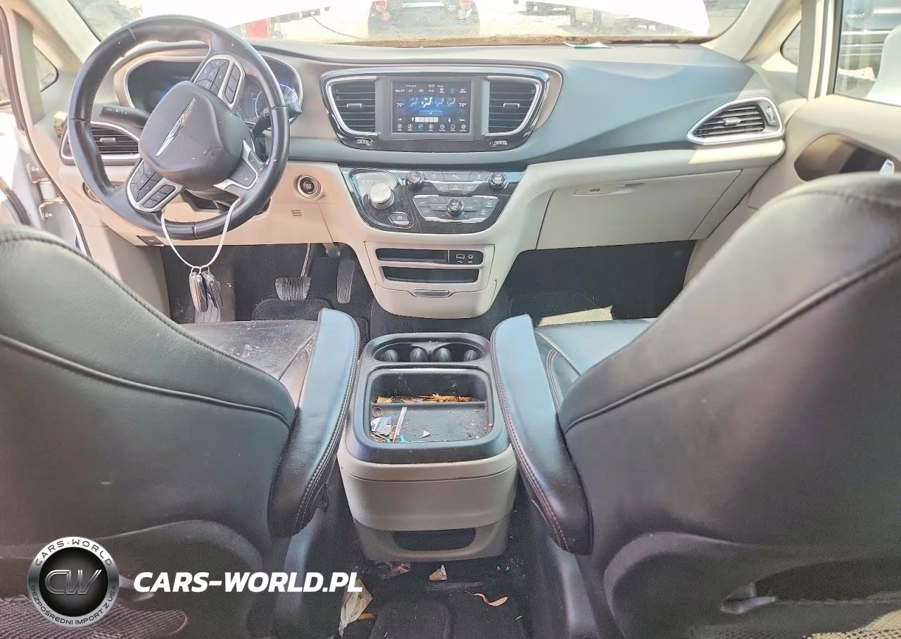 2018 Chrysler Pacifica Touring L VIN:2C4RC1BG0JR125795 - 8