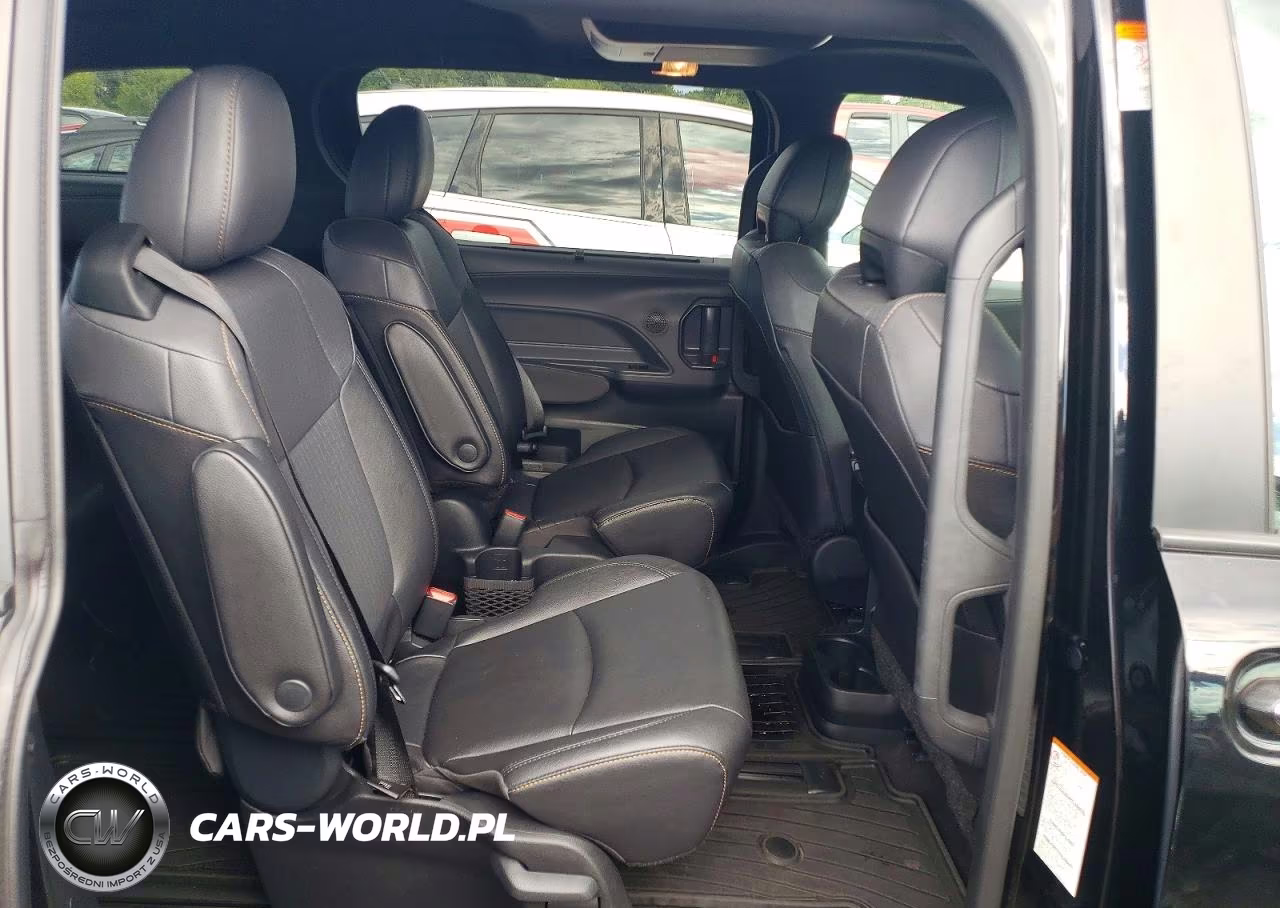2023 Toyota Sienna Woodland Edition VIN:5TDCSKFCXPS099132 - 11