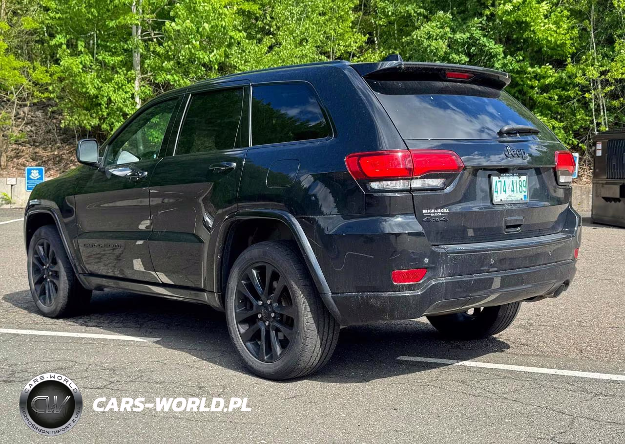2018 Jeep Grand Cherokee Laredo VIN:1C4RJFAG0JC139919 - 3