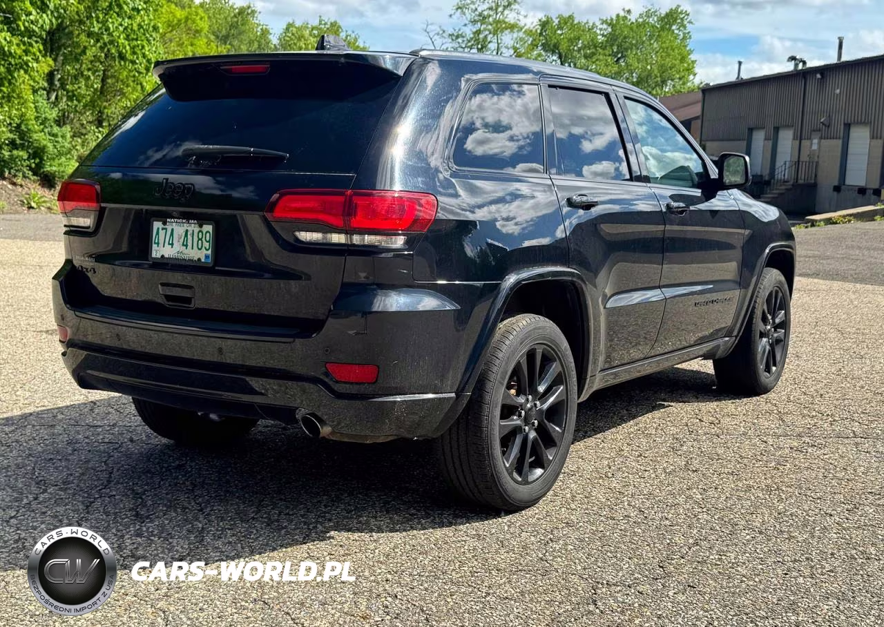 2018 Jeep Grand Cherokee Laredo VIN:1C4RJFAG0JC139919 - 4