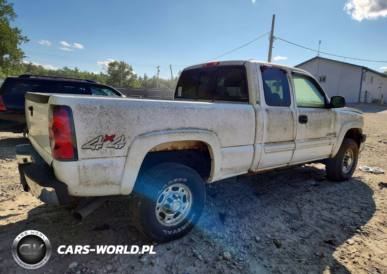 2005 Chevrolet Silverado K2500 Heavy Duty VIN:1GCHK29UX5E156961 - 3