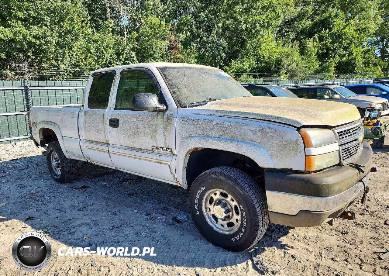 2005 Chevrolet Silverado K2500 Heavy Duty VIN:1GCHK29UX5E156961 - 4