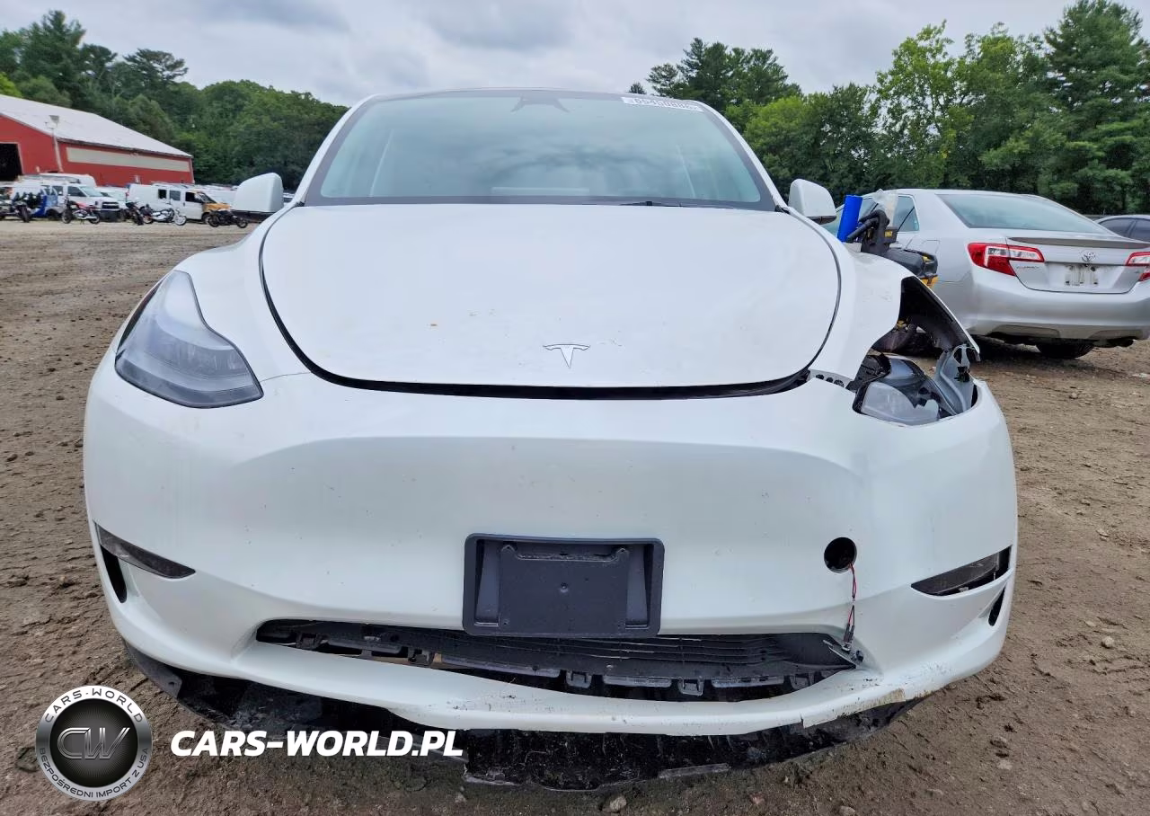 2023 Tesla Model Y VIN:7SAYGDEF1PF910192 - 5