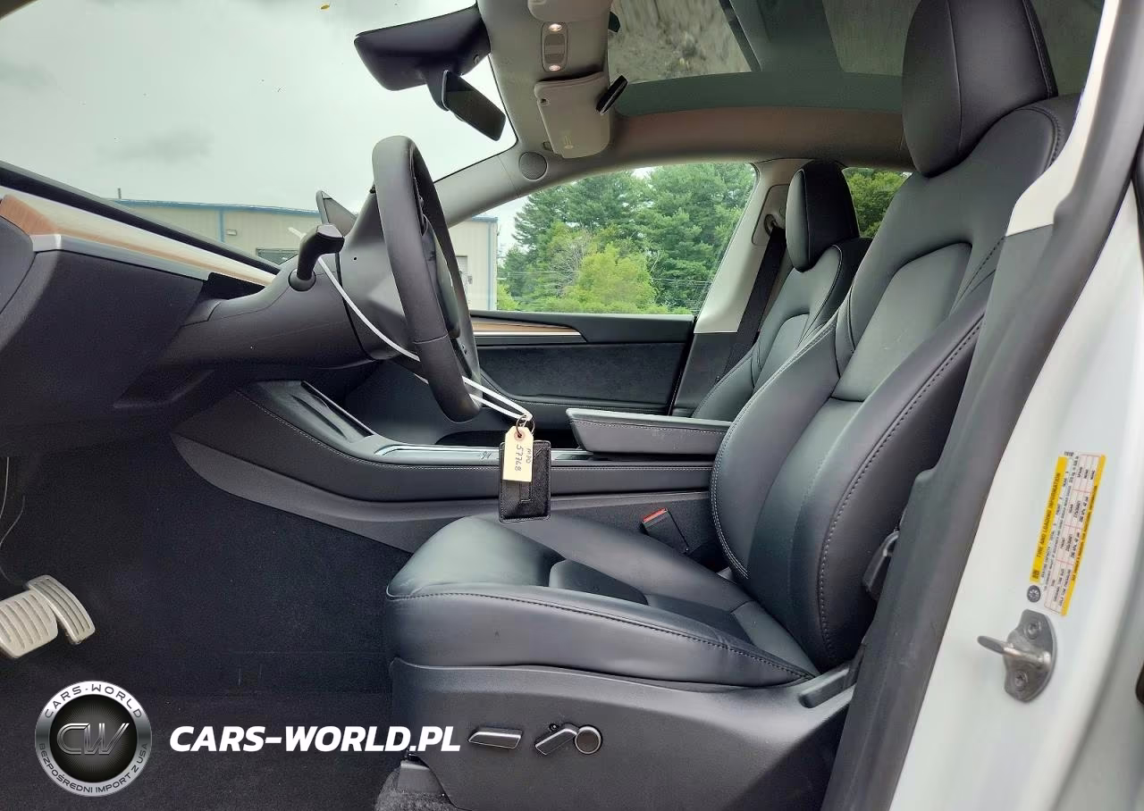 2023 Tesla Model Y VIN:7SAYGDEF1PF910192 - 7