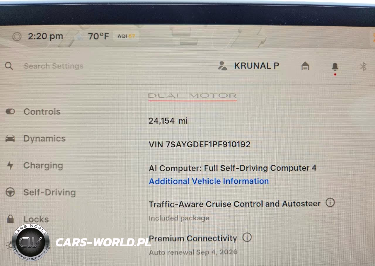 2023 Tesla Model Y VIN:7SAYGDEF1PF910192 - 9