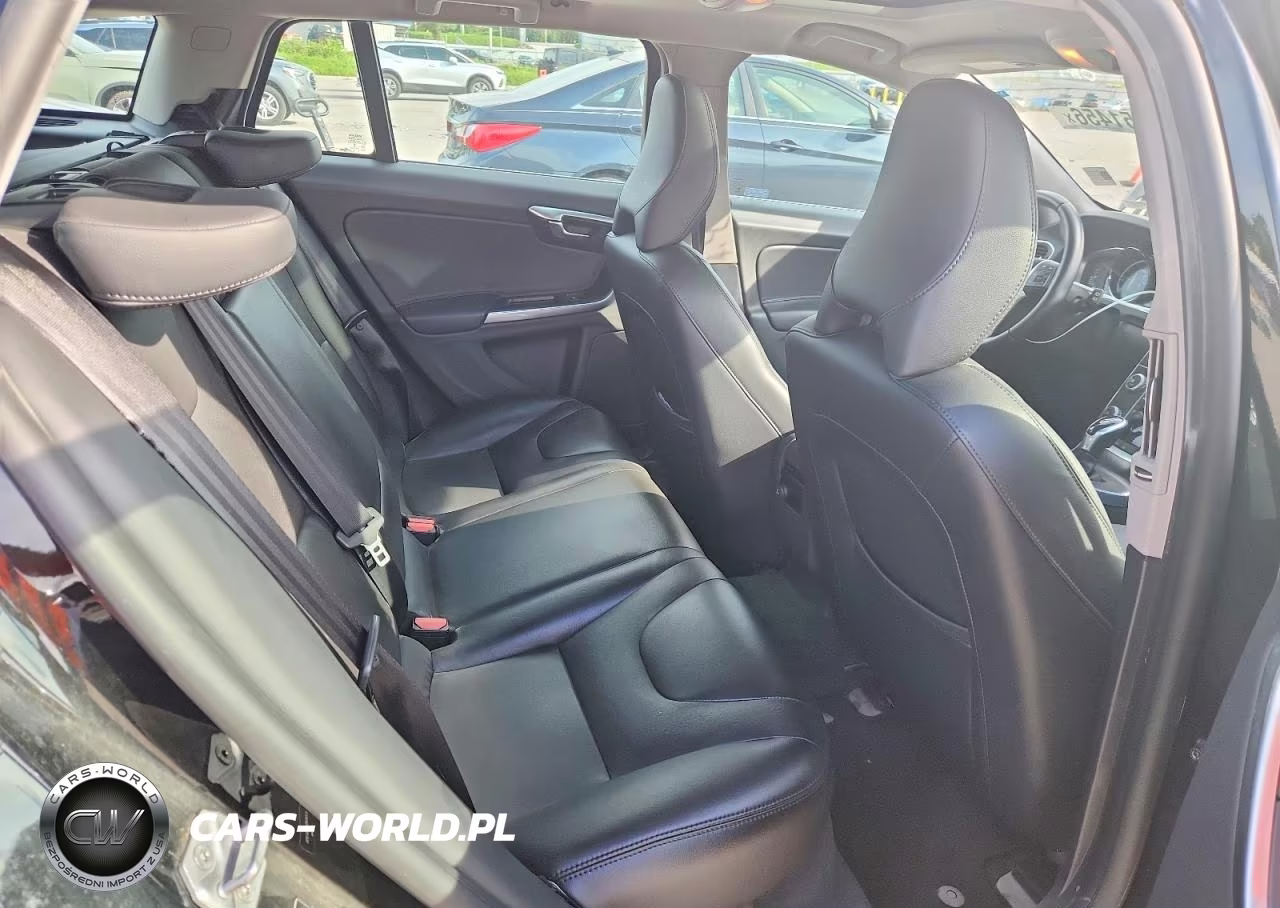2015 Volvo V60 Premier VIN:YV140MEKXF1243735 - 10