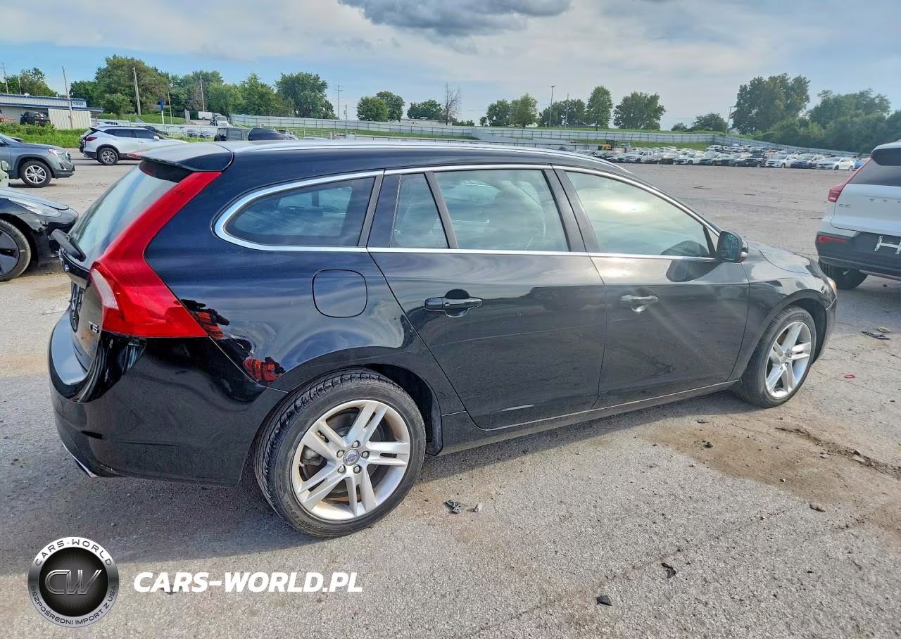 2015 Volvo V60 Premier VIN:YV140MEKXF1243735 - 3