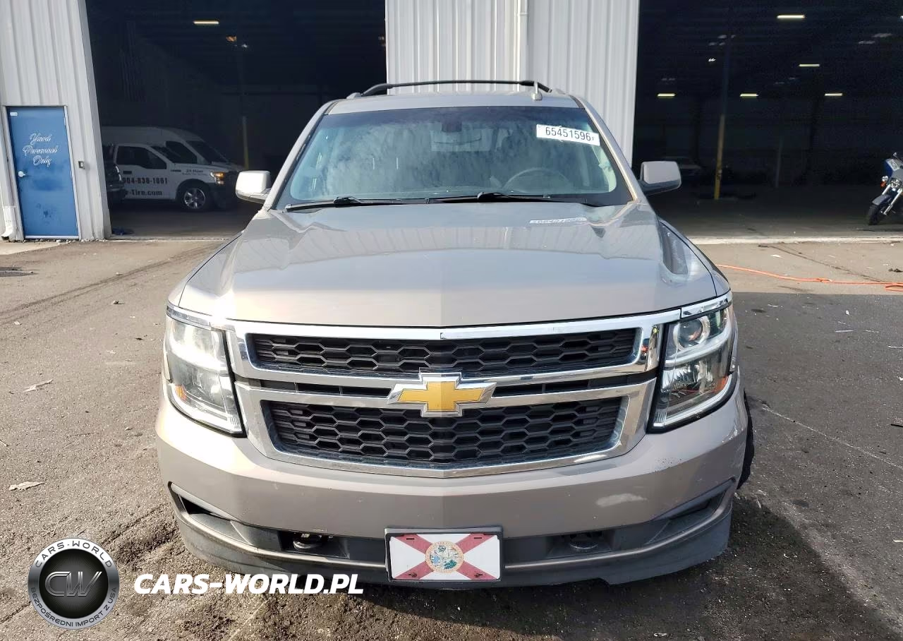 2018 Chevrolet Suburban K1500 VIN:1GNSKKEC4JR322596 - 5