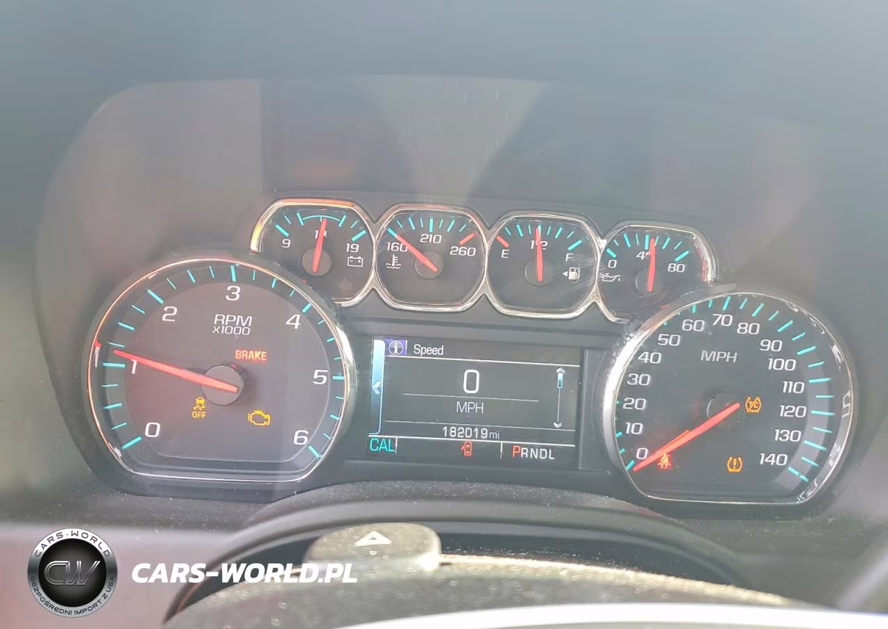 2018 Chevrolet Suburban K1500 VIN:1GNSKKEC4JR322596 - 9