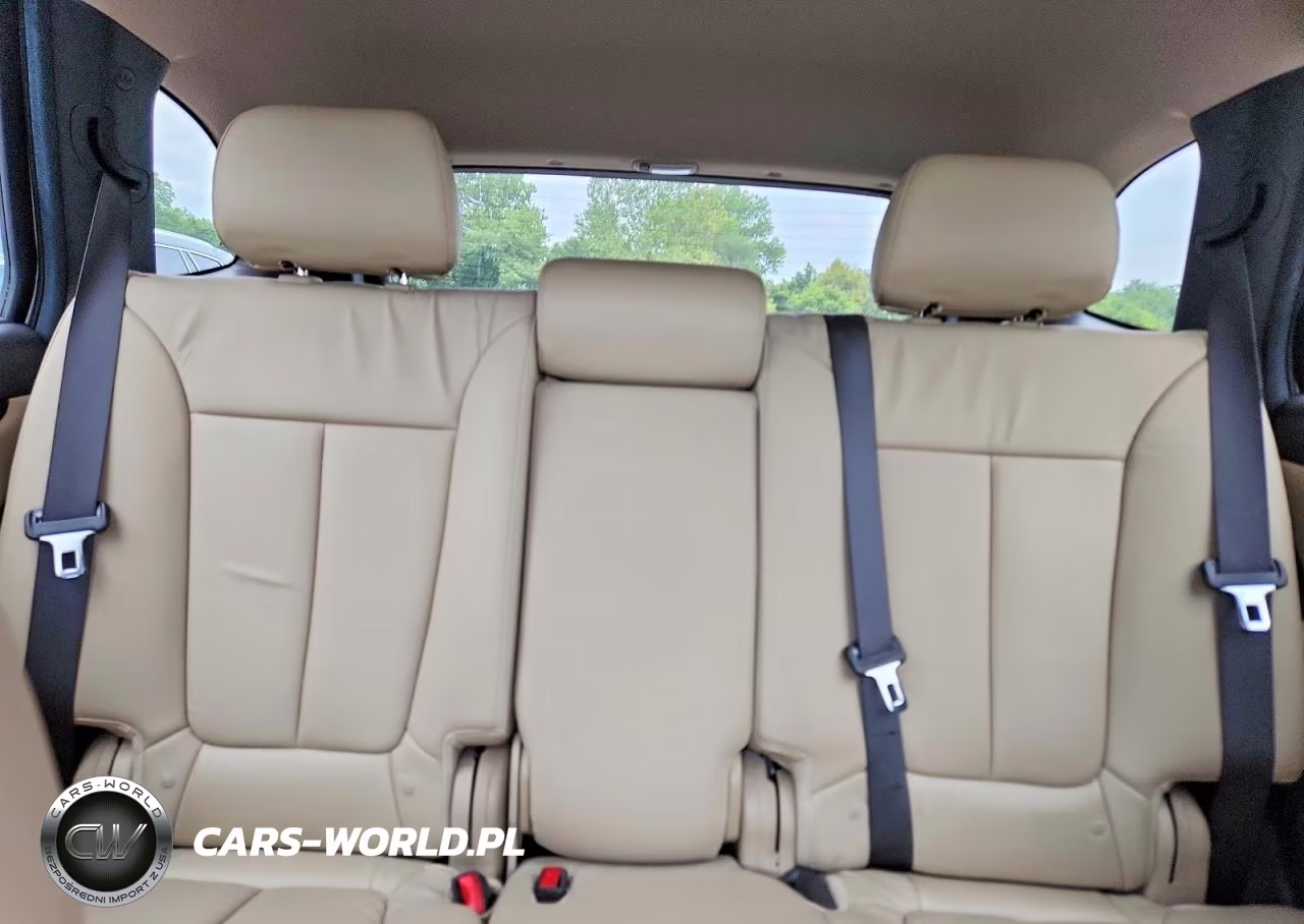 2011 Hyundai Santa Fe VIN:5XYZK3ABXBG048864 - 10
